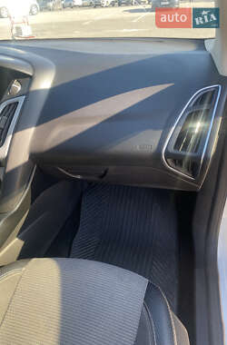 Хэтчбек Ford Focus 2013 в 