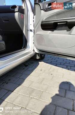 Хэтчбек Ford Focus 2011 в 