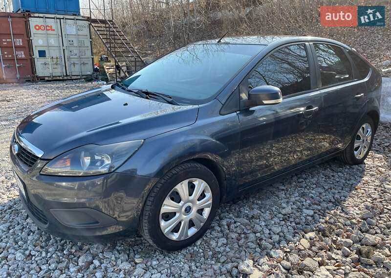 Хэтчбек Ford Focus 2010 в 