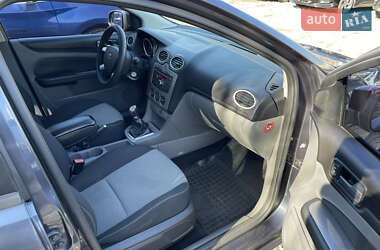 Хэтчбек Ford Focus 2010 в 
