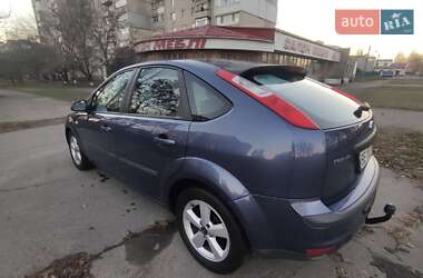 Хэтчбек Ford Focus 2005 в 