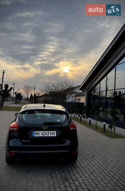 Хэтчбек Ford Focus 2015 в 