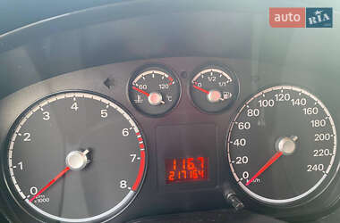Хэтчбек Ford Focus 2011 в 