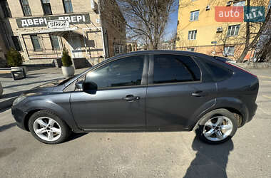 Хэтчбек Ford Focus 2010 в 