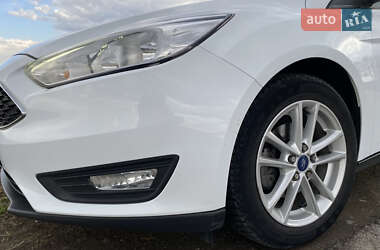 Хэтчбек Ford Focus 2016 в Черновцах