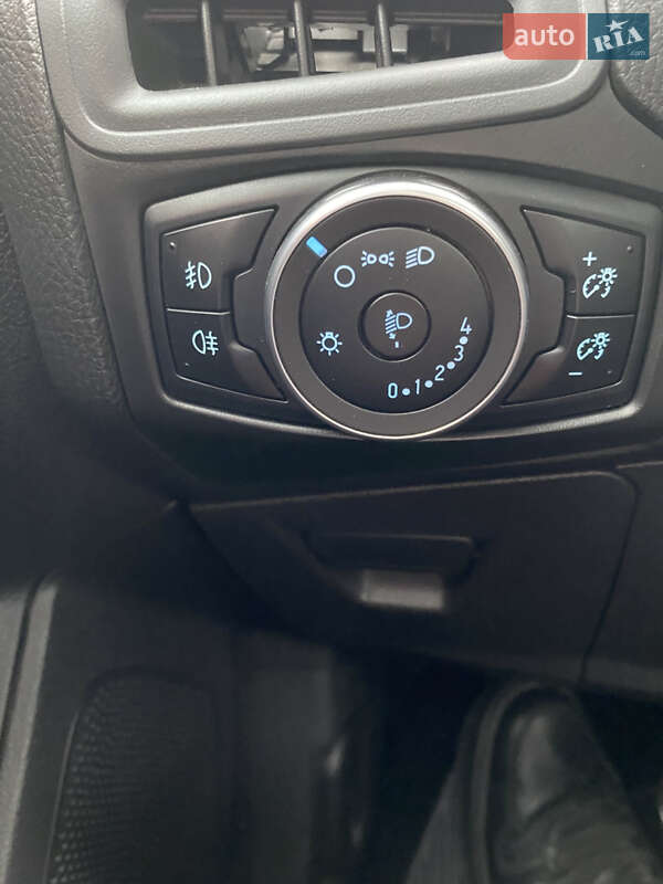 Хэтчбек Ford Focus 2016 в Черновцах