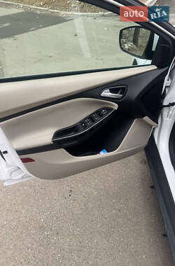 Хэтчбек Ford Focus 2014 в 
