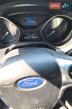 Хэтчбек Ford Focus 2013 в 
