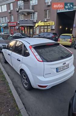 Хэтчбек Ford Focus 2011 в 
