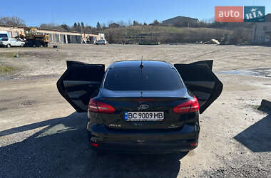 Седан Ford Focus 2015 в 