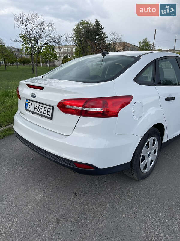 Седан Ford Focus 2015 в Горишних Плавнях