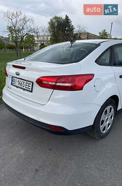 Седан Ford Focus 2015 в 