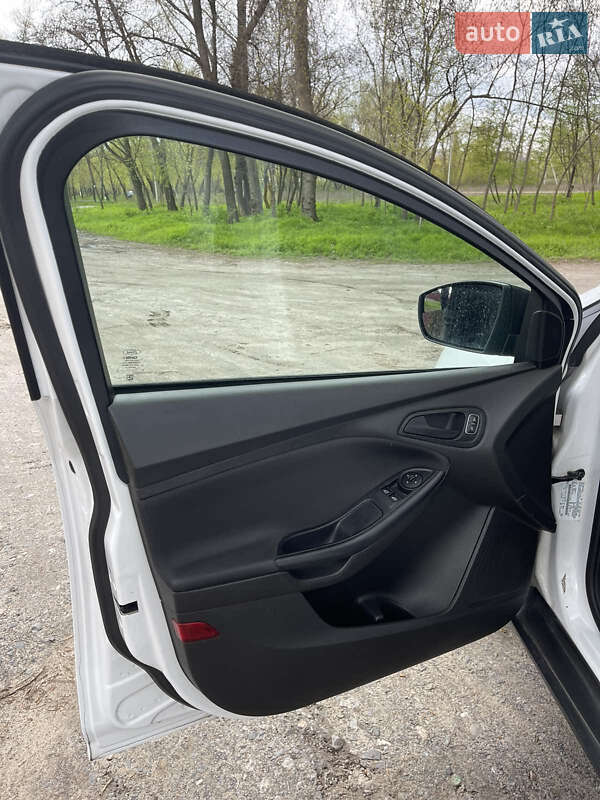 Седан Ford Focus 2015 в Горишних Плавнях