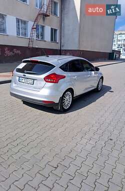 Хэтчбек Ford Focus 2015 в 