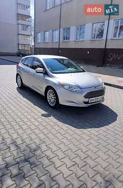 Хэтчбек Ford Focus 2015 в 