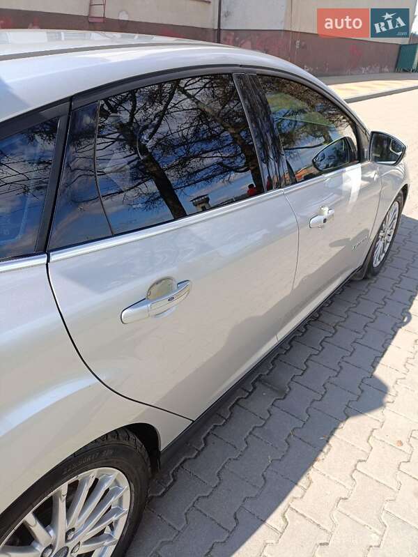 Хэтчбек Ford Focus 2015 в Звягеле