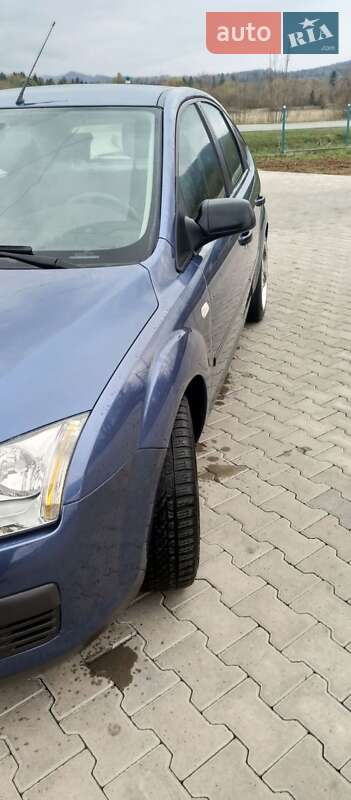 Хэтчбек Ford Focus 2006 в Вижнице
