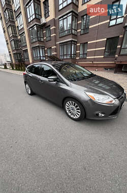 Хэтчбек Ford Focus 2011 в 