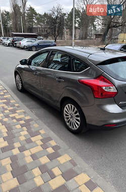 Хэтчбек Ford Focus 2011 в 
