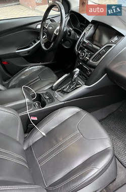 Хэтчбек Ford Focus 2011 в 
