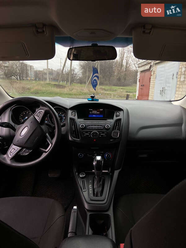 Седан Ford Focus 2015 в Лозовій