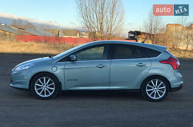 Хетчбек Ford Focus 2013 в 