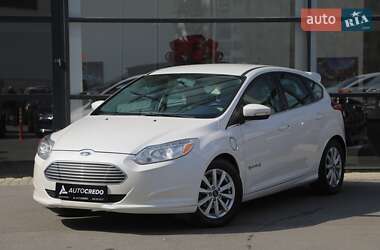 Хэтчбек Ford Focus 2012 в 