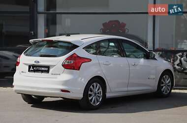 Хэтчбек Ford Focus 2012 в 