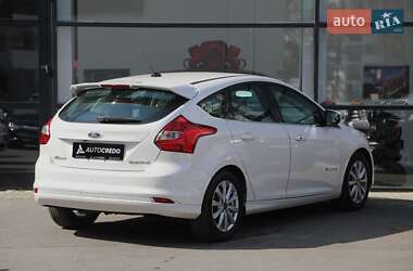 Хэтчбек Ford Focus 2012 в 