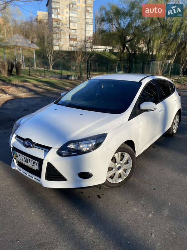 Хэтчбек Ford Focus 2014 в 
