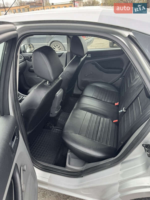 Хэтчбек Ford Focus 2010 в Запорожье фото 6 Хэтчбек Ford Focus 2010 в Запорожье