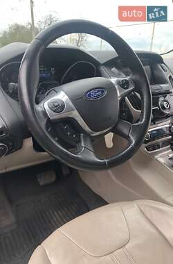 Хэтчбек Ford Focus 2012 в 