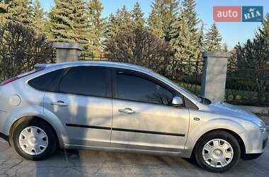 Хэтчбек Ford Focus 2006 в 