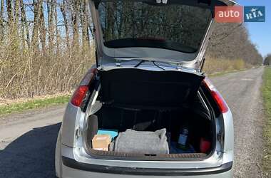 Хэтчбек Ford Focus 2006 в 