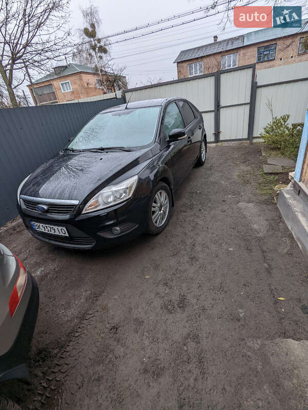 Хэтчбек Ford Focus 2011 в 