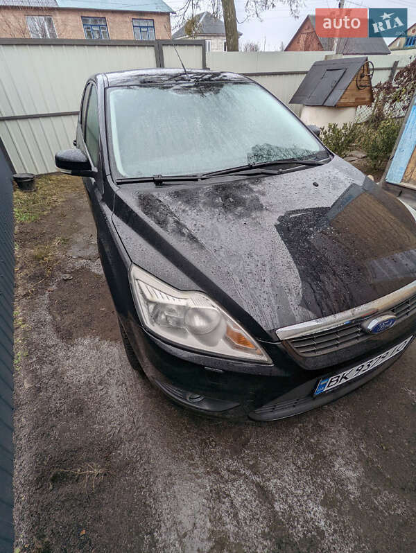 Хэтчбек Ford Focus 2011 в Рокитном