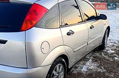 Хэтчбек Ford Focus 2000 в 
