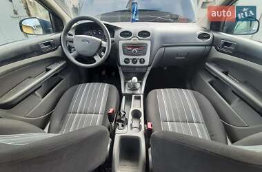 Хэтчбек Ford Focus 2011 в 