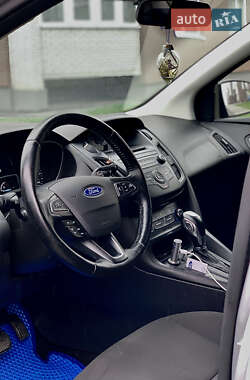 Седан Ford Focus 2015 в 