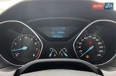 Хэтчбек Ford Focus 2012 в 