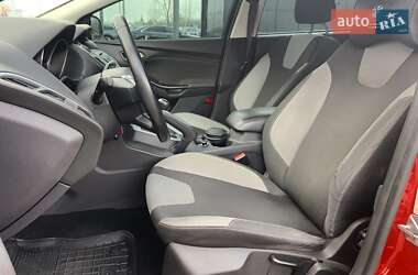 Хэтчбек Ford Focus 2012 в 
