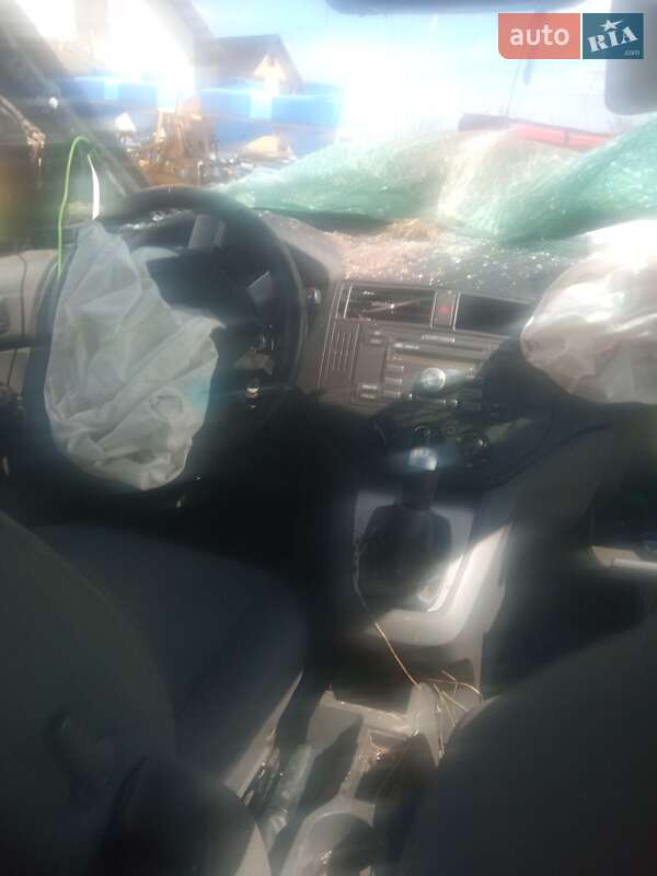 Минивэн Ford Focus 2005 в Горохове