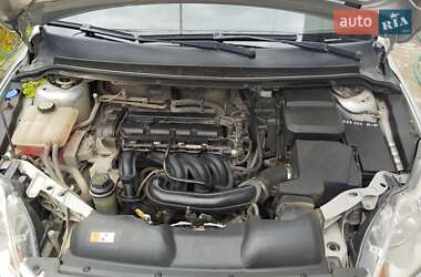 Хэтчбек Ford Focus 2011 в 