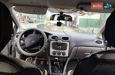 Хэтчбек Ford Focus 2011 в 