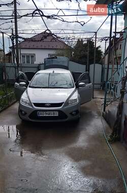 Хэтчбек Ford Focus 2011 в 
