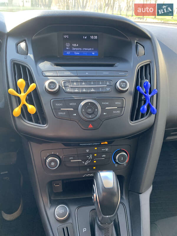 Седан Ford Focus 2015 в Сумах
