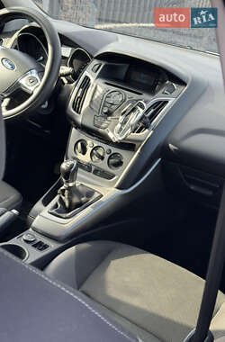 Хэтчбек Ford Focus 2013 в 