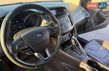 Хэтчбек Ford Focus 2015 в 