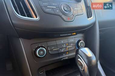 Хэтчбек Ford Focus 2015 в 