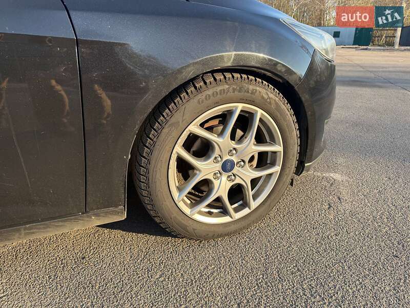 Хэтчбек Ford Focus 2015 в Киеве